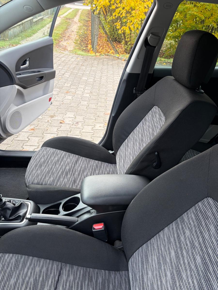 Kia cee'd 2010 — photo 19