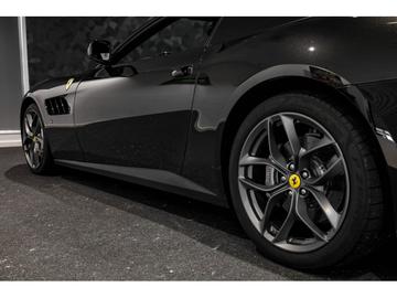 2018 Ferrari GTC4LUSSO — миниатюра 26