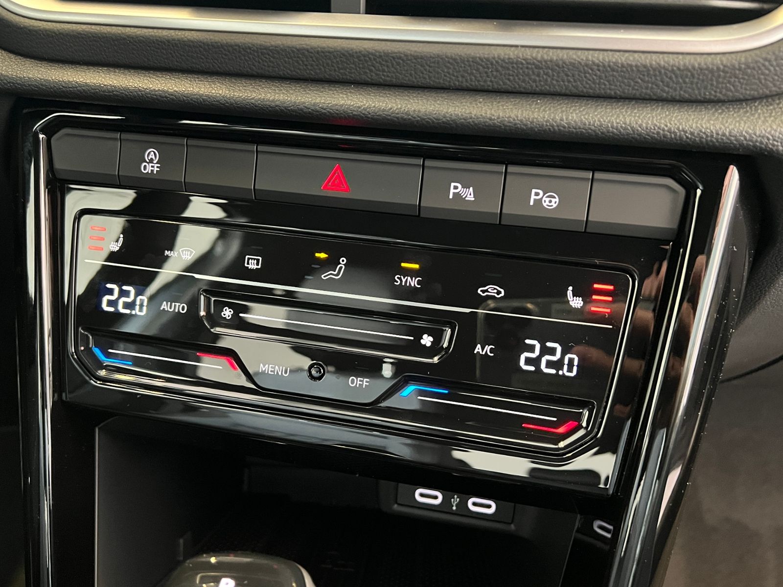 Fahrzeugabbildung Volkswagen T-Roc R-Line 1.5 TSI DSG *LED, Easy Open, 18"-LM