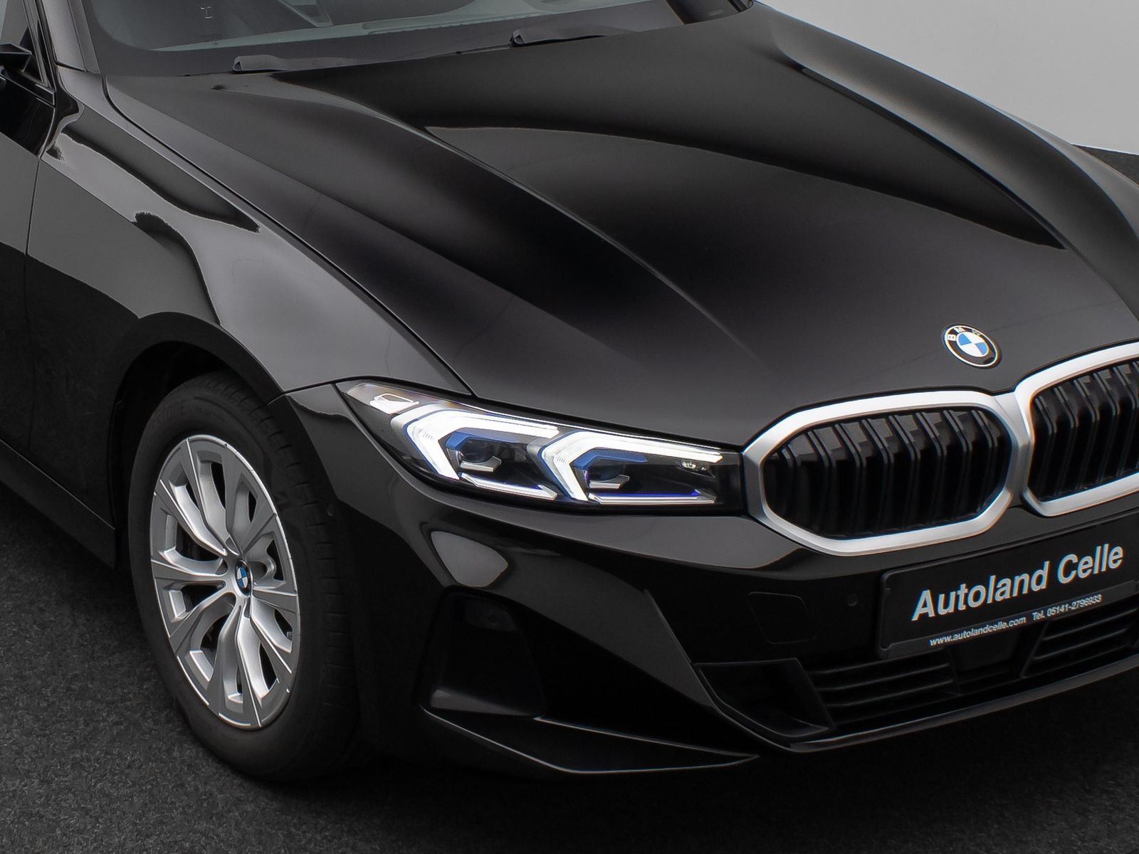 Fahrzeugabbildung BMW 320d Kamera DAB HUD Lenkradheizung Alarm Sport