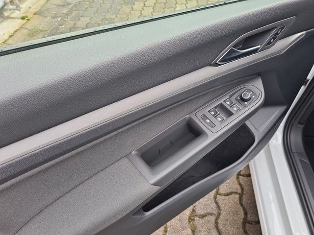 Fahrzeugabbildung Volkswagen Golf VIII Variant TSI Life LED Navi Climatronic