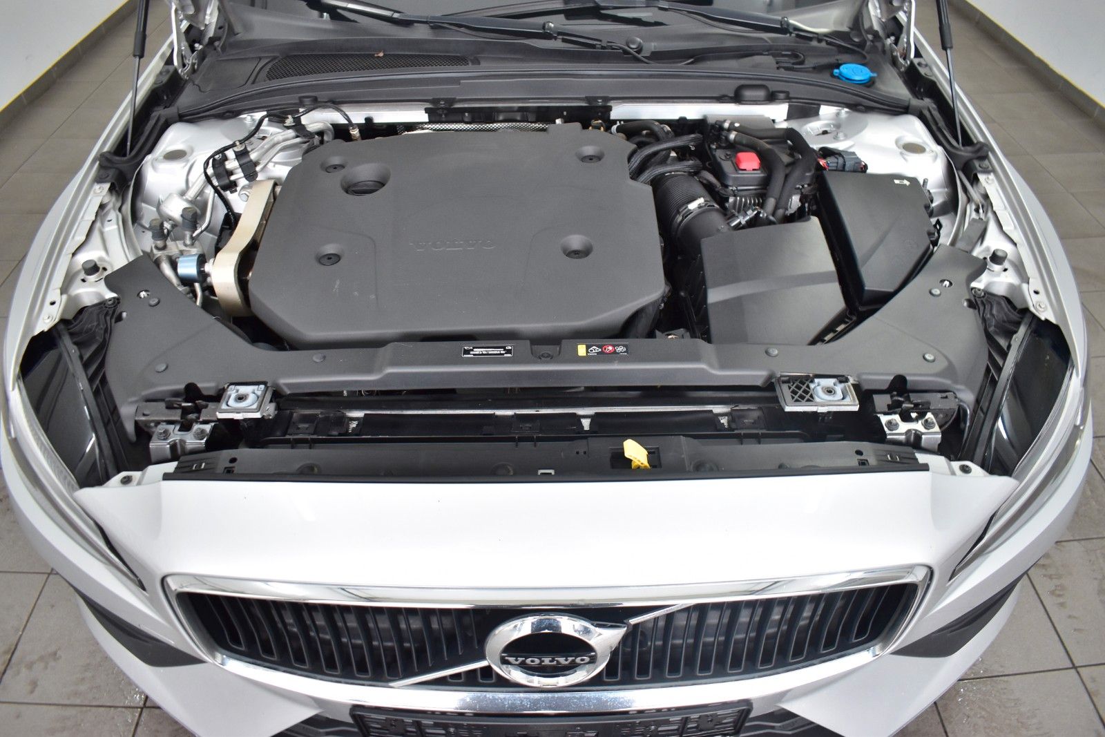 Fahrzeugabbildung Volvo V60 Core,Leder,Navi,LED,SH,Kamera,ACC,AHK