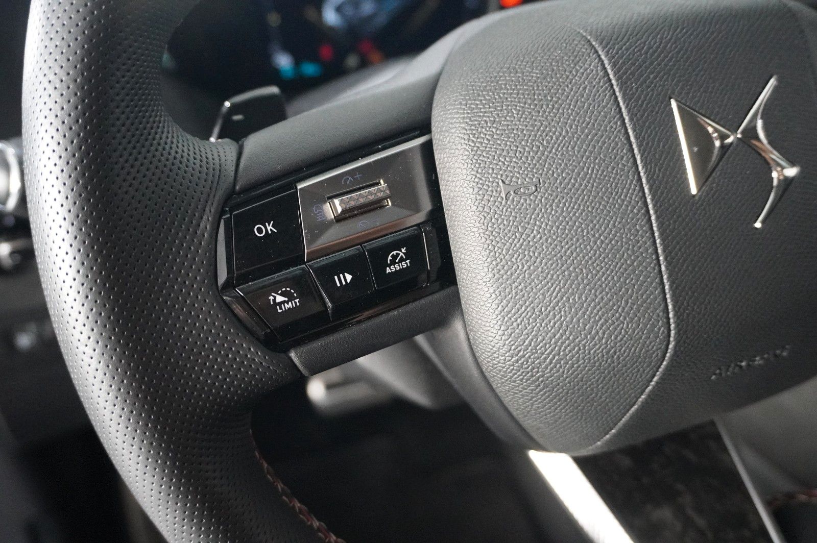 Fahrzeugabbildung DS Automobiles DS4 DS 4 E-Tense PERFORM. LINE PHEV NAVI/LED/DAB