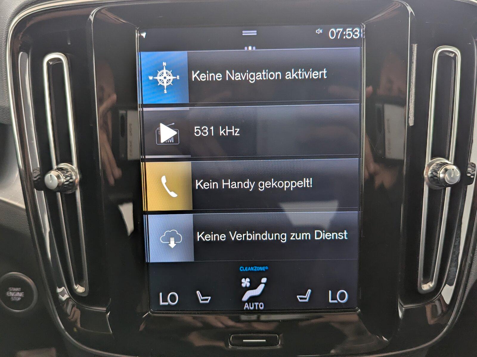 Volvo XC 40 D4 AWD Momentum LED+STDHZG+ACC+CARPLAY+