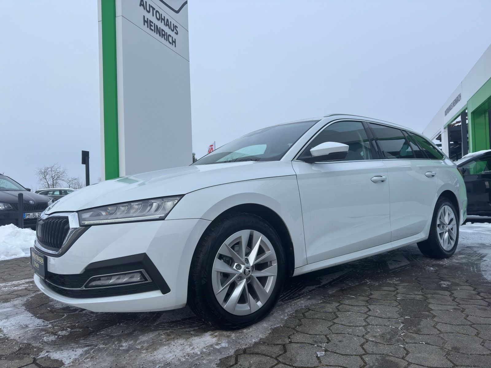 Fahrzeugabbildung SKODA Octavia Combi 2.0 TDI 6-Gang*LED*Head-Up*NAVI*Si