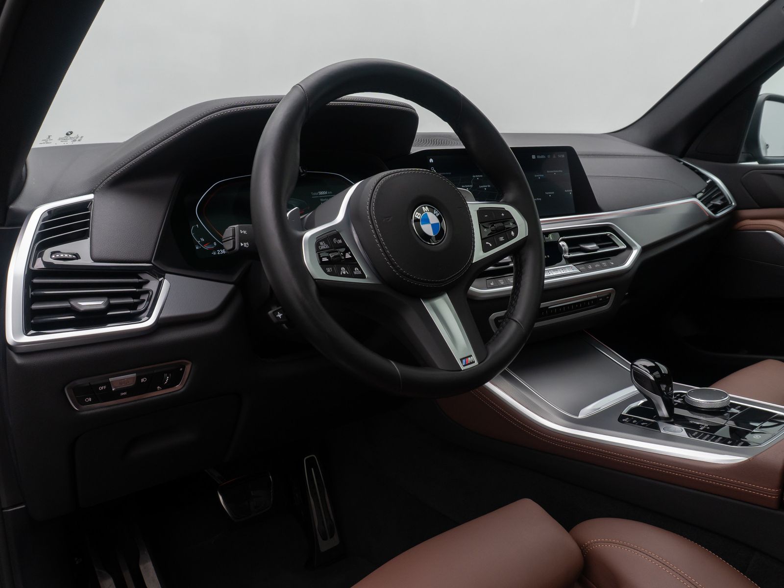 Fahrzeugabbildung BMW X5 xD40i M Sport Panorama 360°HUD Laser DAB HiFi