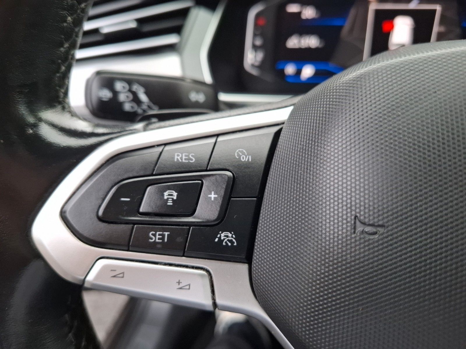 Fahrzeugabbildung Volkswagen Passat Variant Business! MASSAGE ! ACC ! AHK