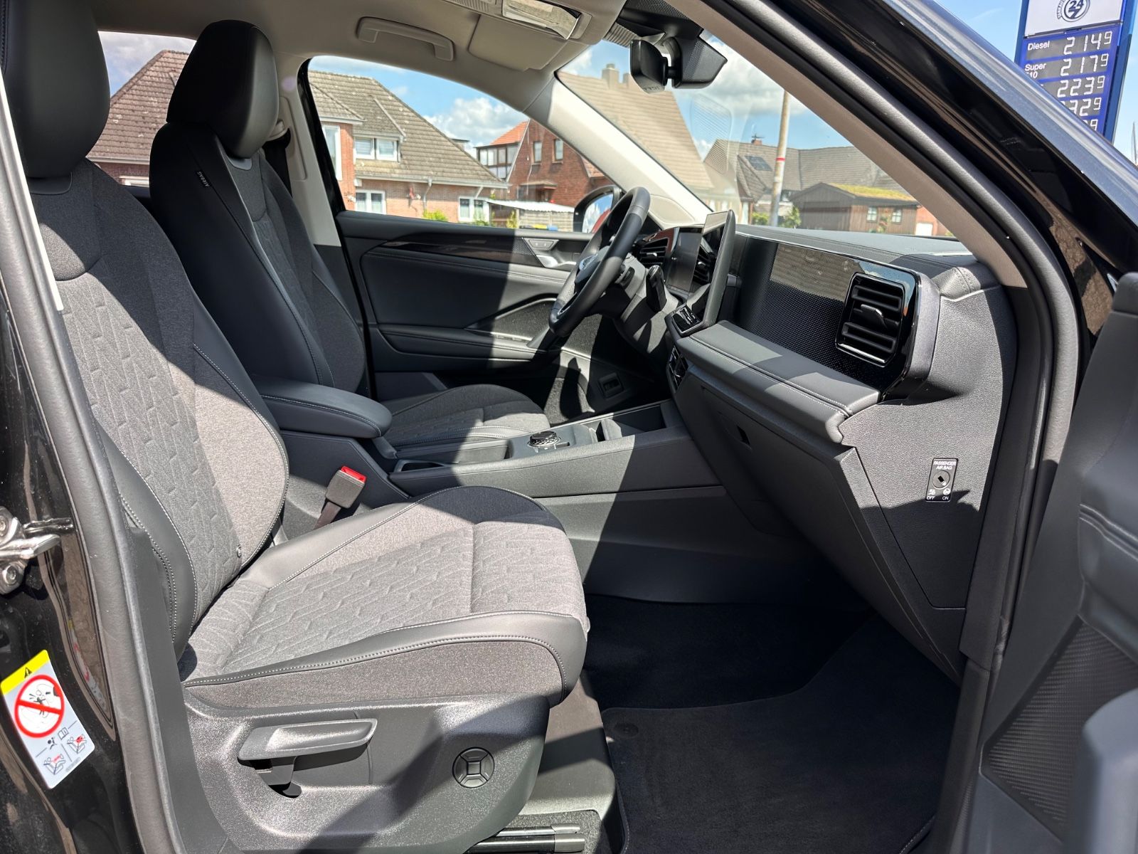 Fahrzeugabbildung Volkswagen Tiguan 1.5 eTSI Life DSG ACC/LED/RFK/SHZG