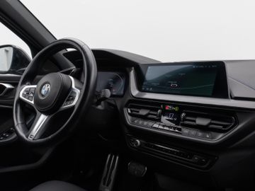 Fahrzeugabbildung BMW 120d Aut. M Sport DAB HiFi CockPitPro PDC LED