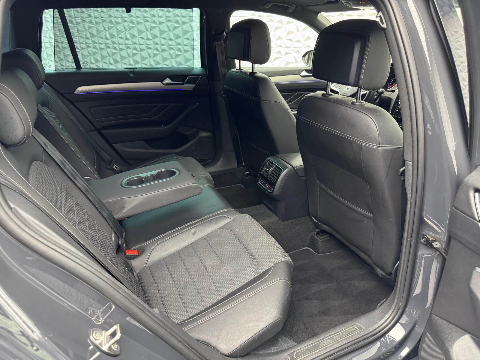 Fahrzeugabbildung Volkswagen PASSAT 2.0 TDI R-LINE/4MOTION/AHK/PANO/360°/ACC