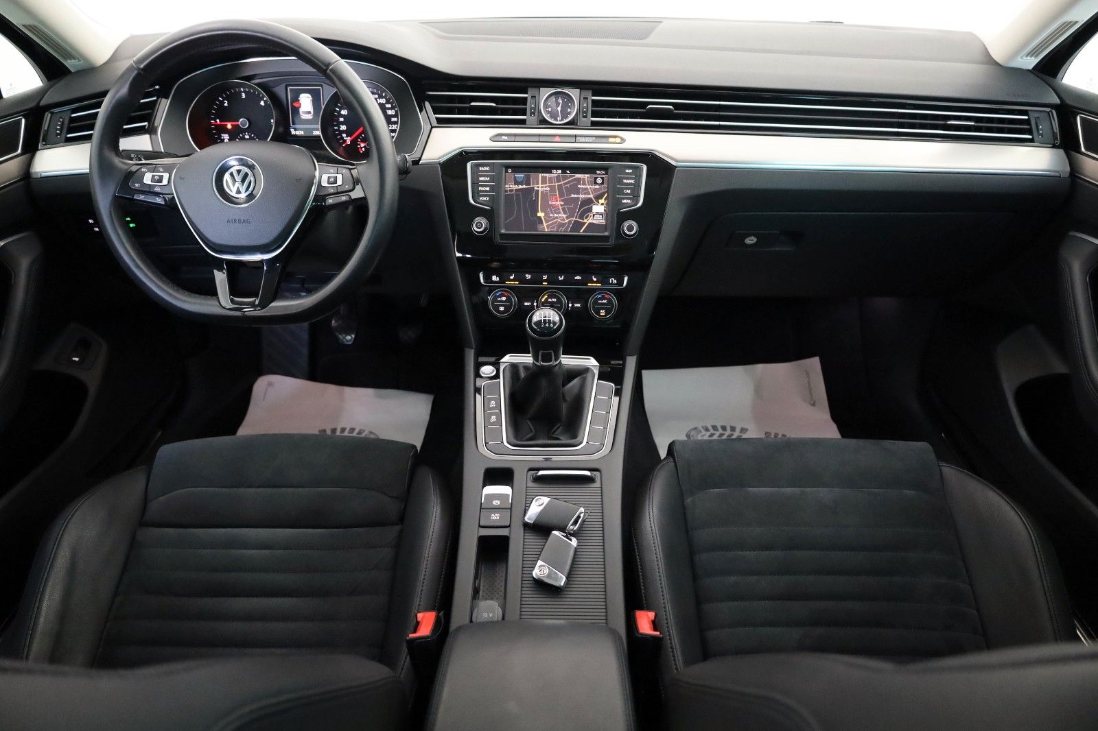 Fahrzeugabbildung Volkswagen Passat Variant Highline R Line T.Leder,Navi,LED