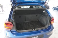Fahrzeugabbildung Volkswagen Polo VI 1.0 TSI COMFORTLINE NAVI/LED/KAMERA/DAB+