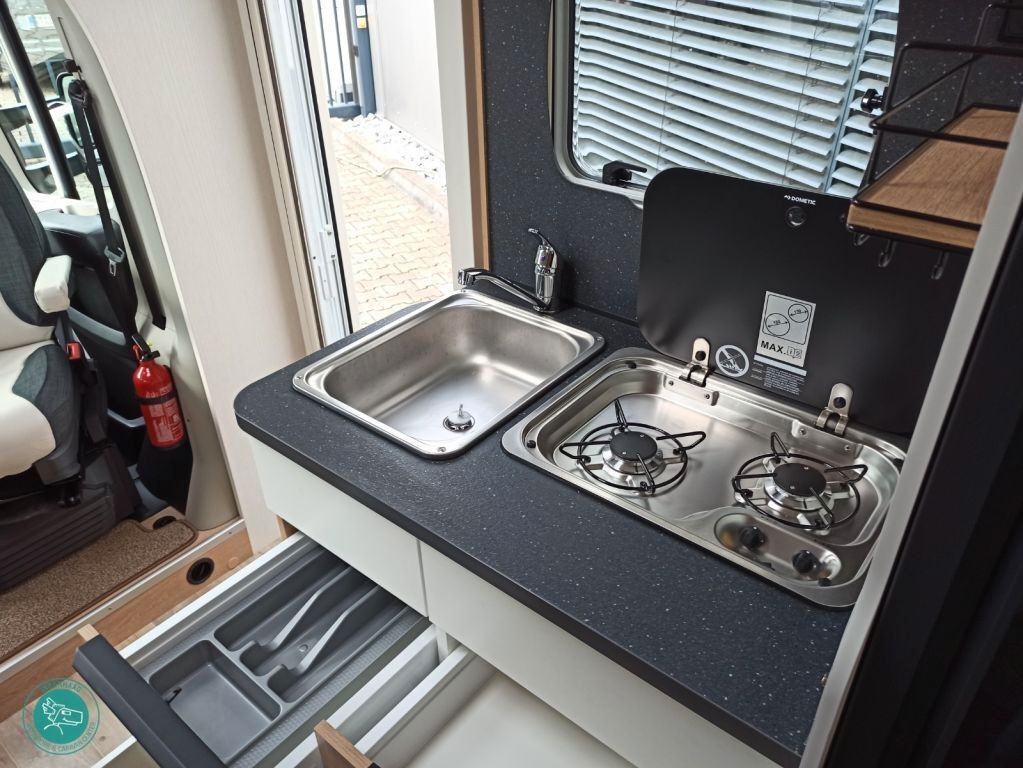 Fahrzeugabbildung Mooveo TEI 60FB, 200W Solar TV & Sat