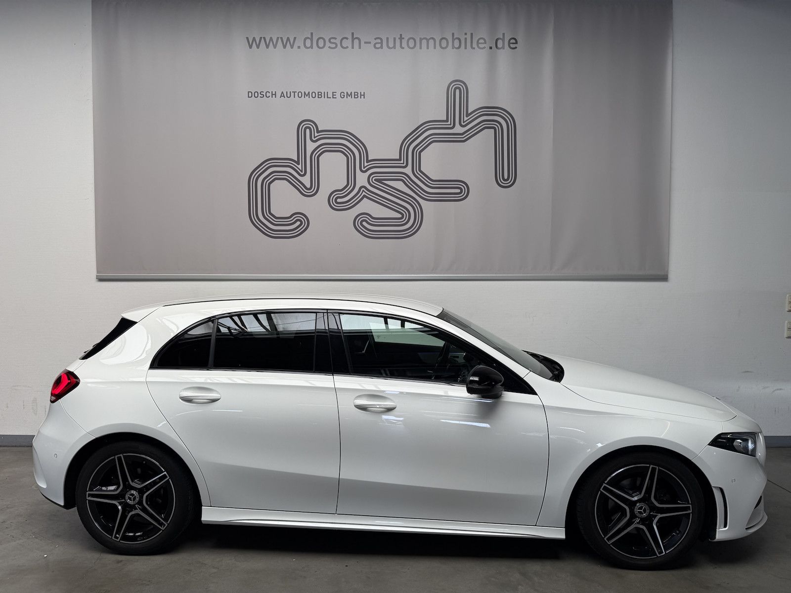 Mercedes-Benz A 180 d AMG/NAVI-PREM./AMBIENTE/LED/PDC imagem 3