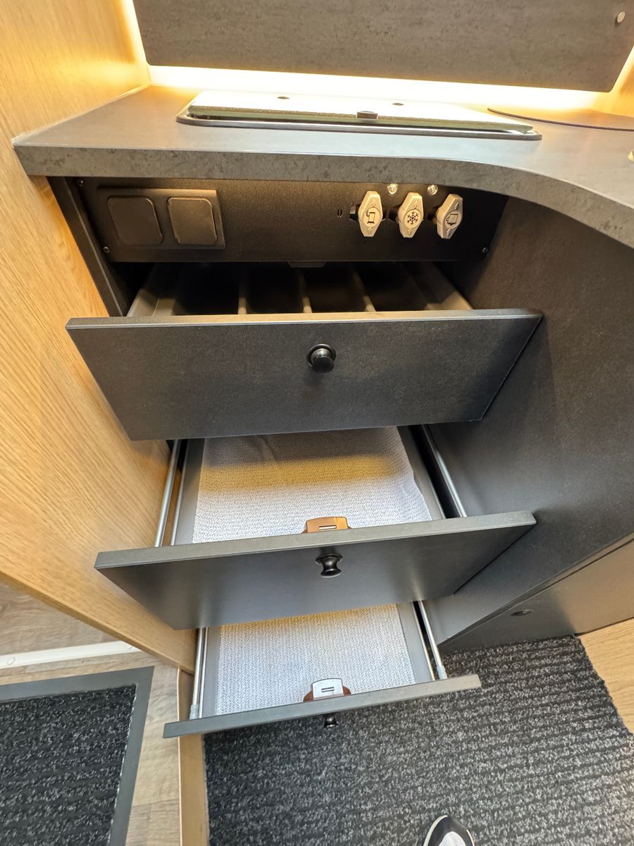 Fahrzeugabbildung Sunlight ADVENTURE EDITION T 68 1HAND KEIN MIETER HUBBETT