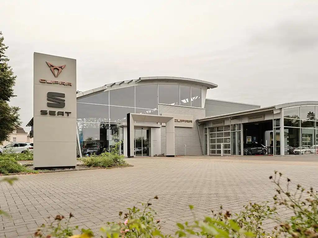 showroom-image-top