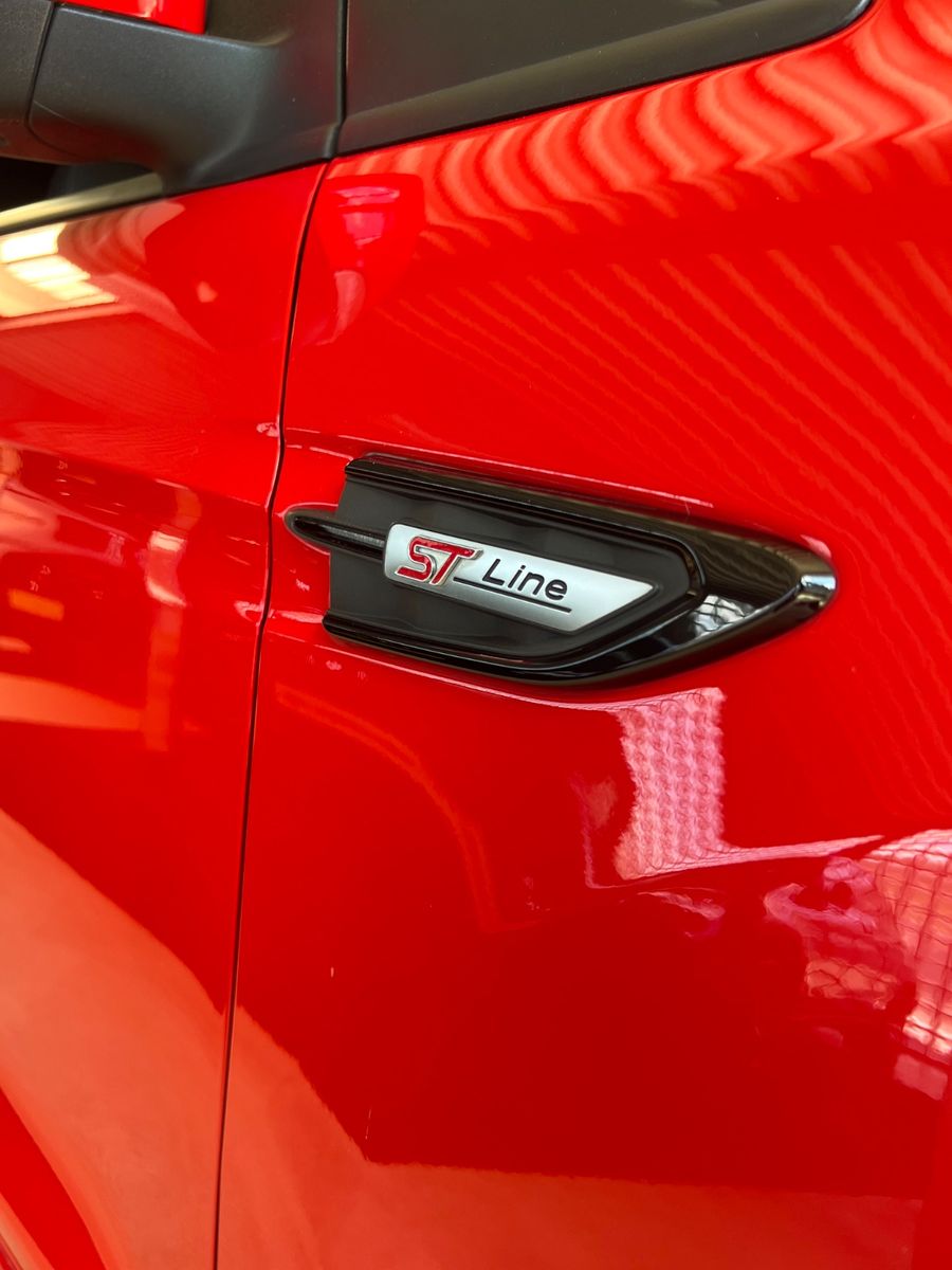 Fahrzeugabbildung Ford Kuga ST-Line * ROT/SCHWARZ *