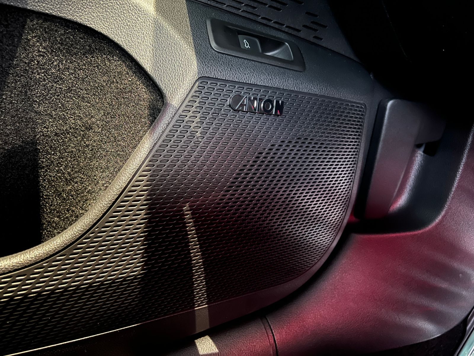 Fahrzeugabbildung SKODA Octavia Combi RS 2.0 TSI DSG *Panorama, AHK, Ind