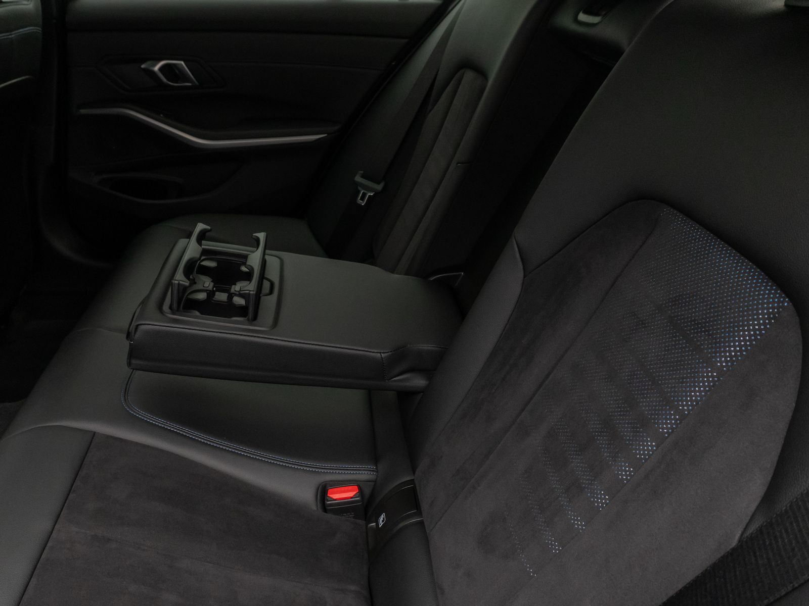 Fahrzeugabbildung BMW 320d  xD M Sport Kamera DAB HiFi Stop&Go Komfort