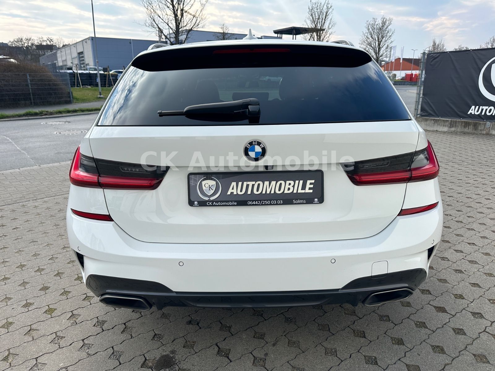 Fahrzeugabbildung BMW M340i Touring xDrive/Navi/HeadUP/Pano/360°