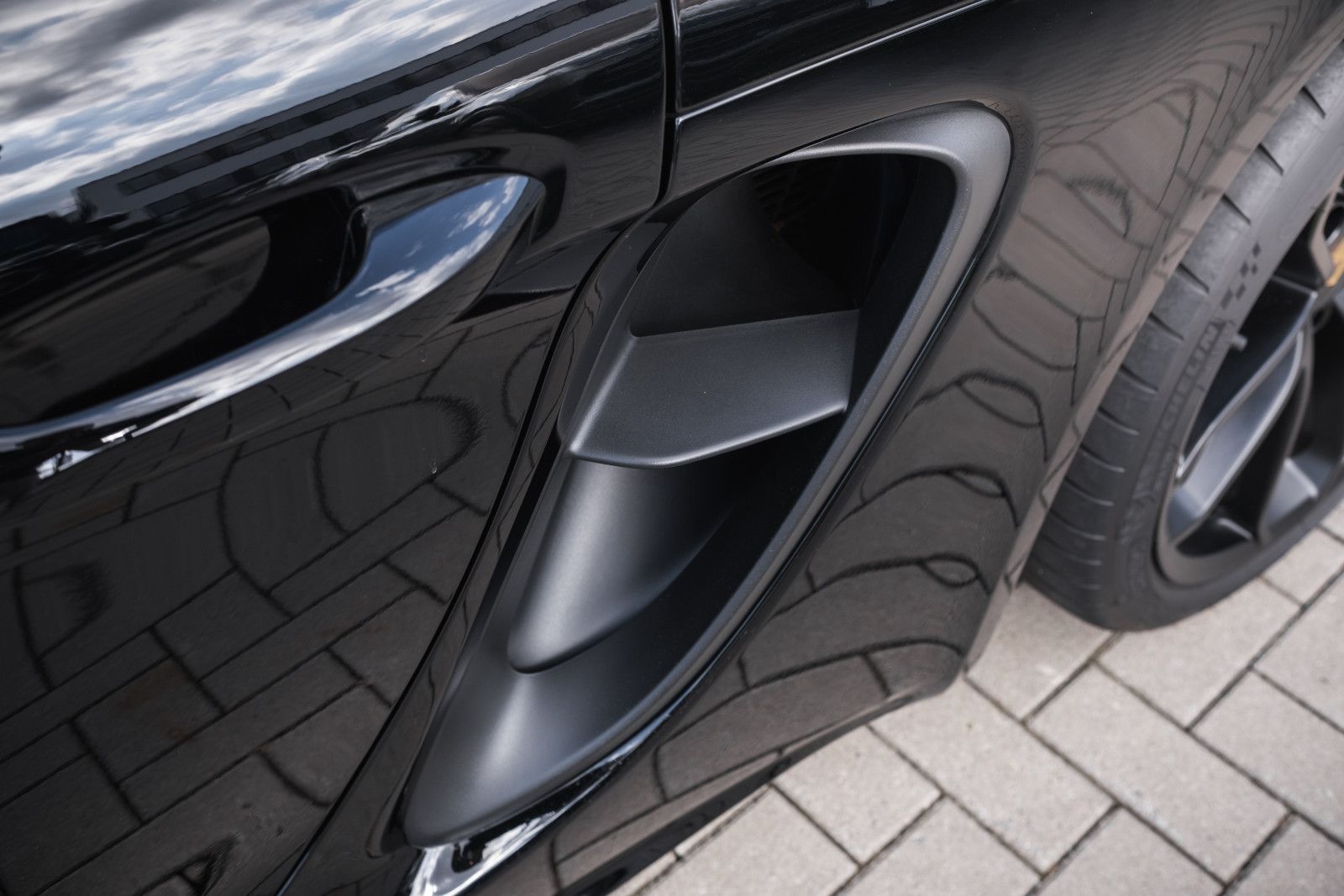 Fahrzeugabbildung Porsche Boxster 718 Spyder-BOSE -Sound-Approved-1. Hand