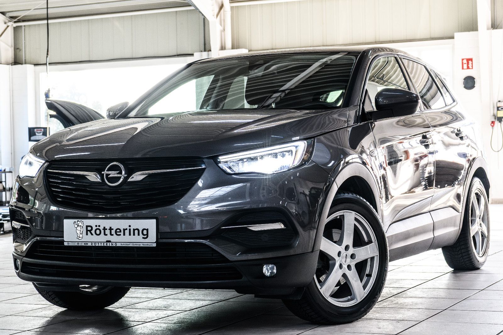 Fahrzeugabbildung Opel Grandland X /Navi+AHK+LED+Grip-Control+SH