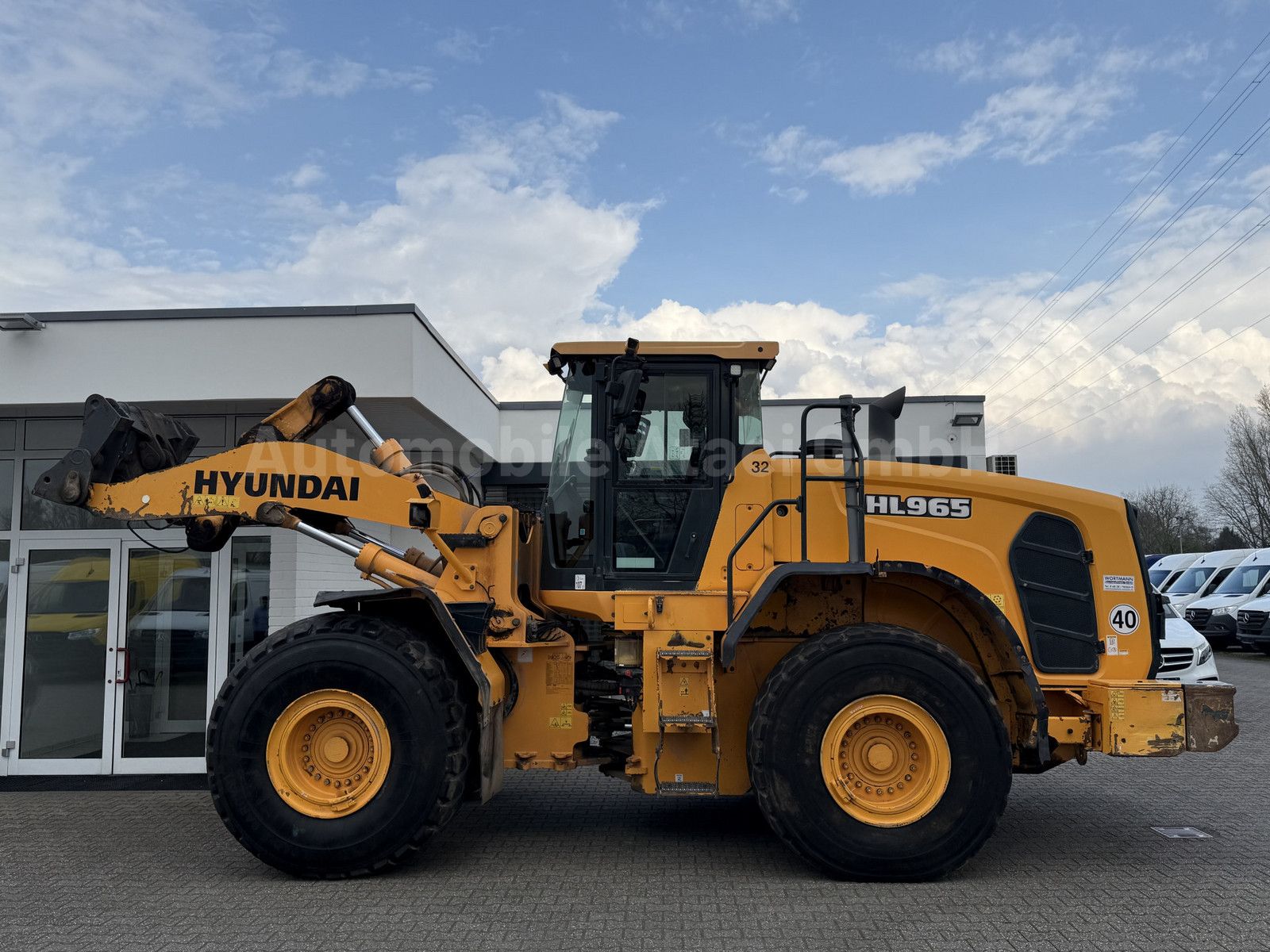 Fahrzeugabbildung Hyundai HL 965 (0067)