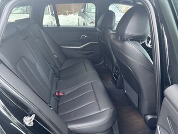 BMW 320d xDrive Touring DAB LED Standhzg. RFK Shz