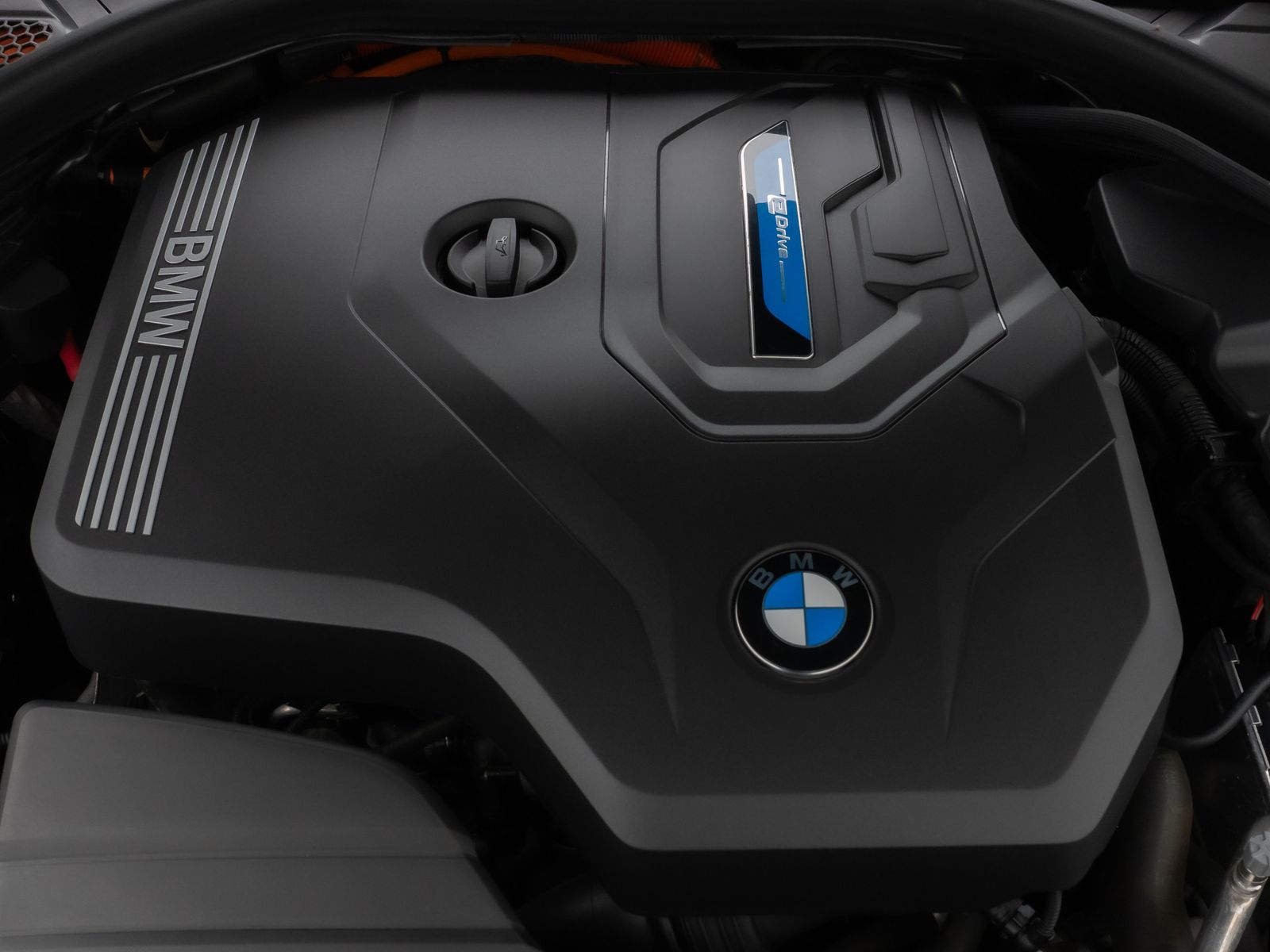 Fahrzeugabbildung BMW 330e Panorama Kamera HUD DAB HiFi Leder Sport