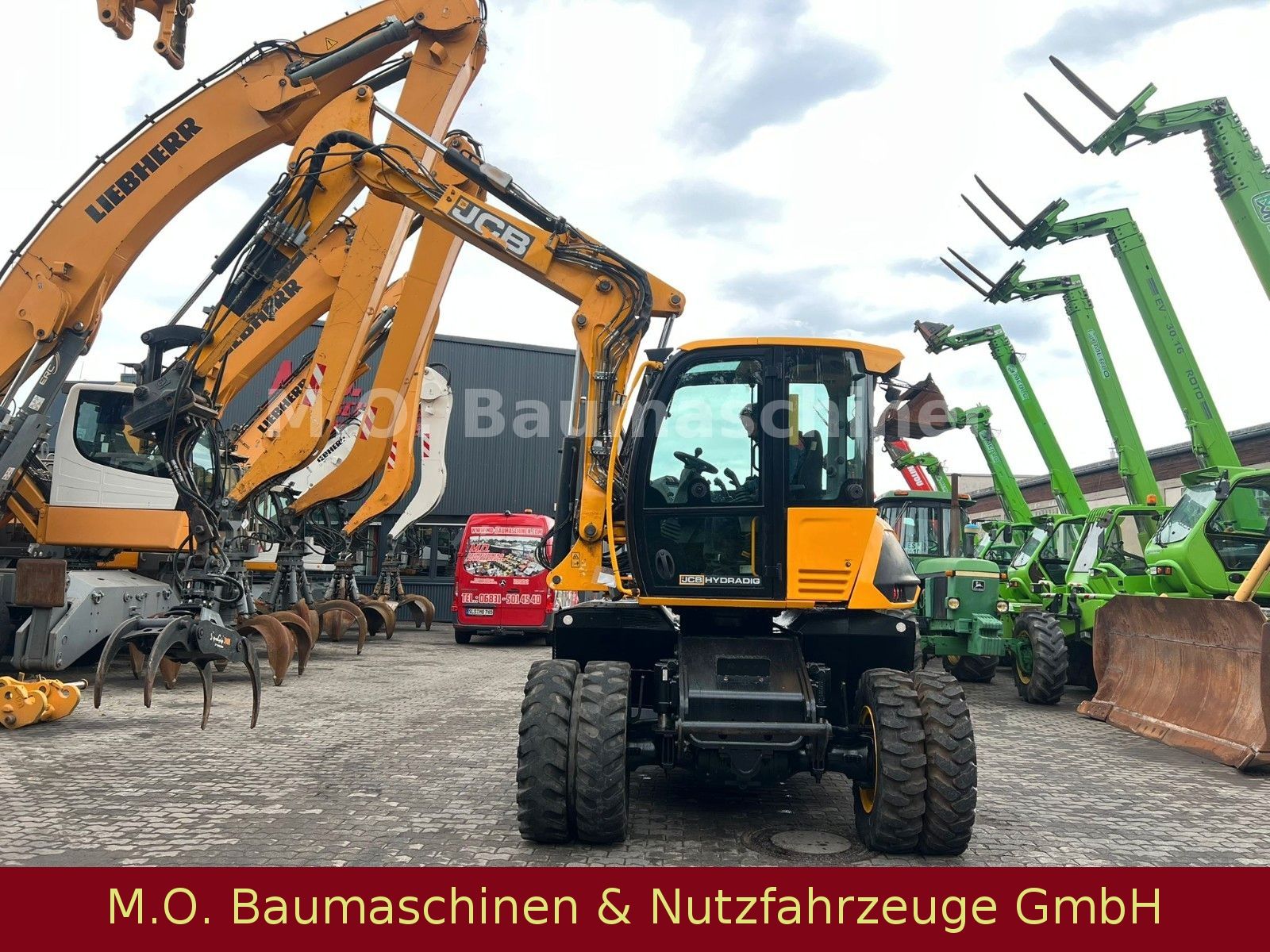 Fahrzeugabbildung JCB 110 W Hydradig / Holzgreifer / 2x Tieflöffel
