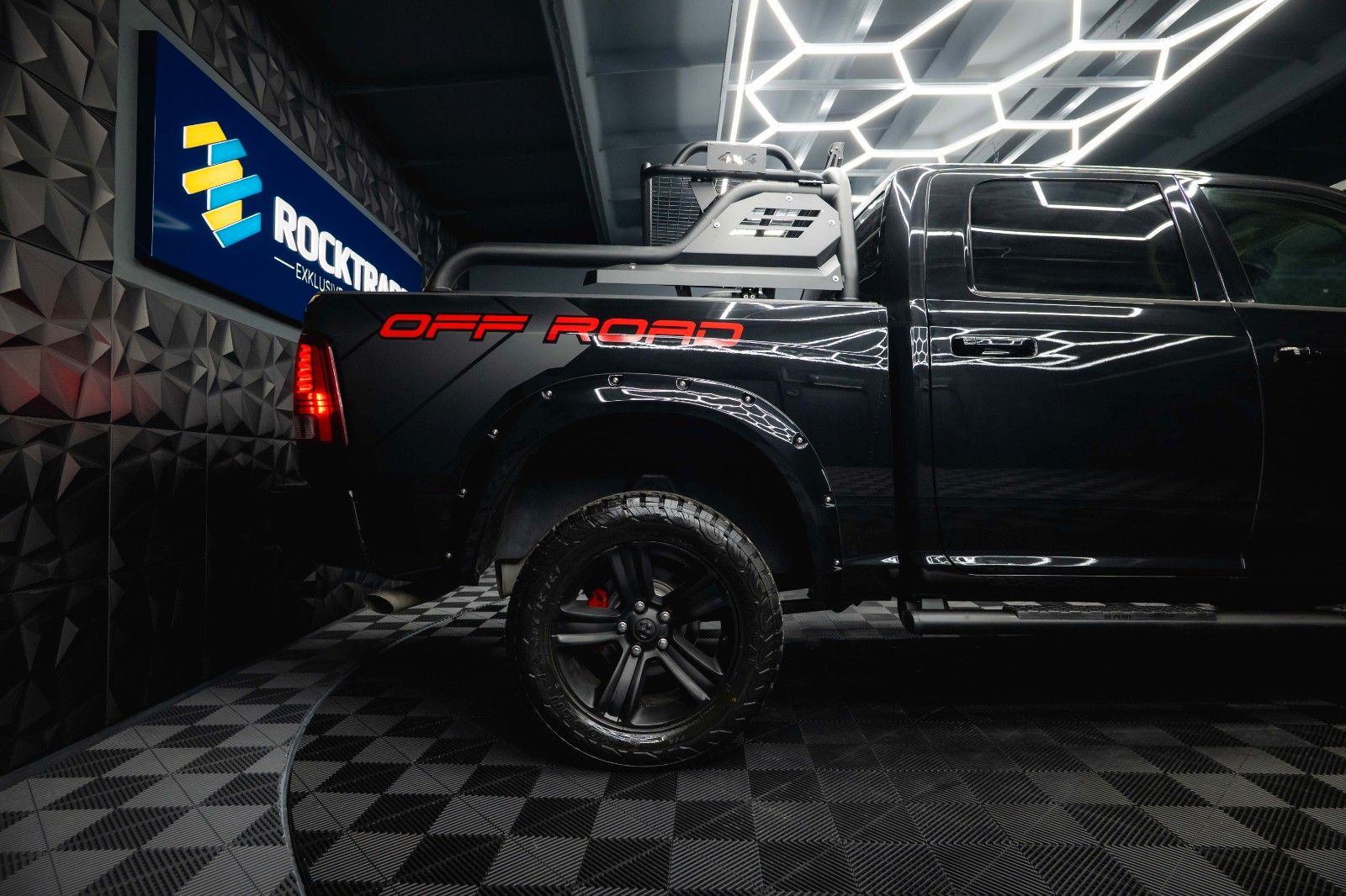 Fahrzeugabbildung Dodge RAM 3.6 V6 4x4 OFFROAD BLACK EDITION *LED*6Sitze