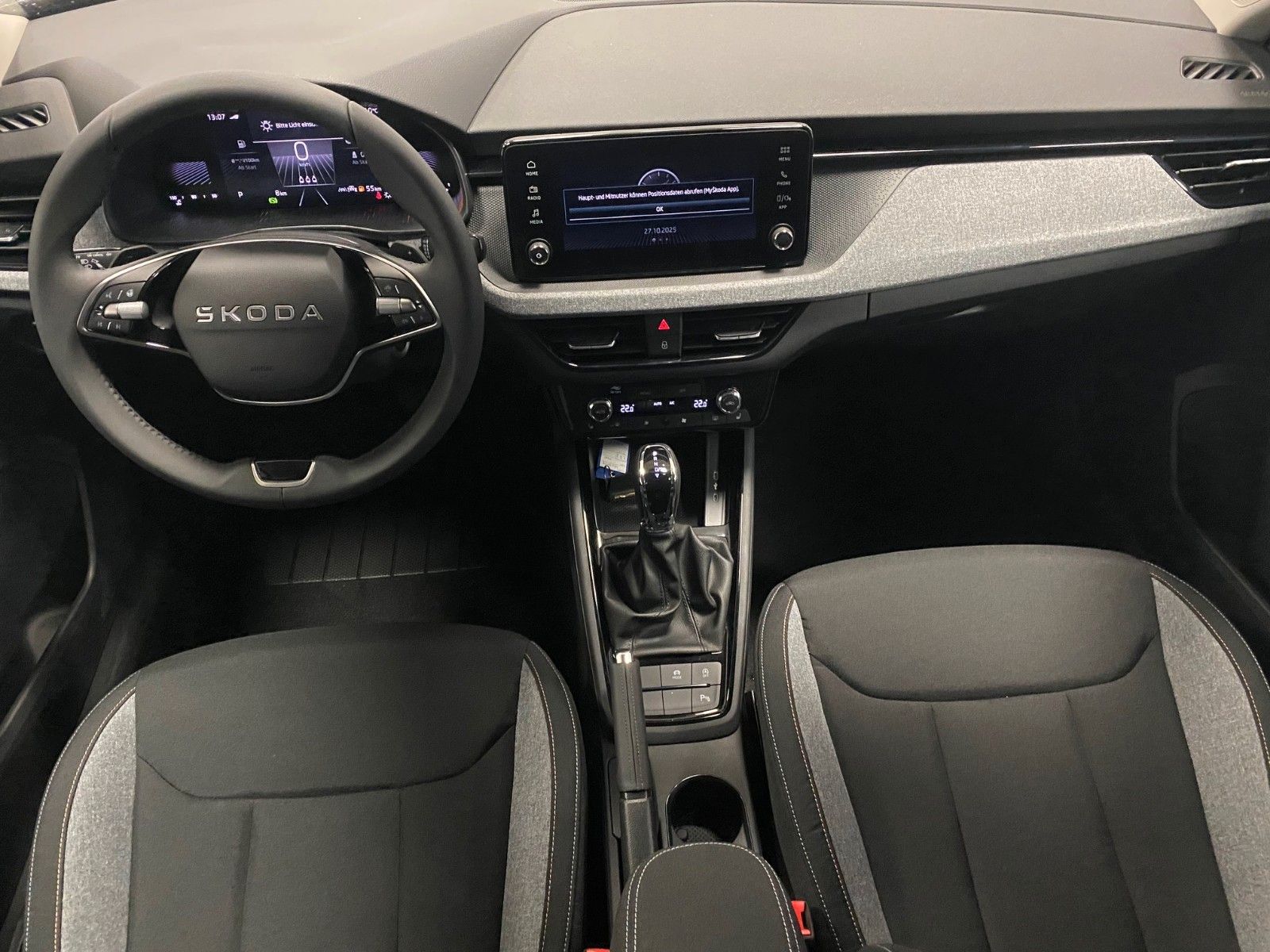 Fahrzeugabbildung SKODA Kamiq 1.5 TSI DSG Selection+SITZHEIZUNG+KAMERA++