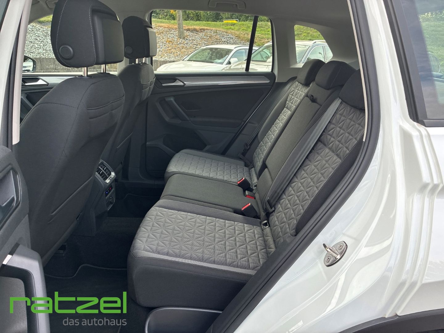 Fahrzeugabbildung Volkswagen Tiguan Life 1.4 eHybrid DSG AHK-klappbar Navi