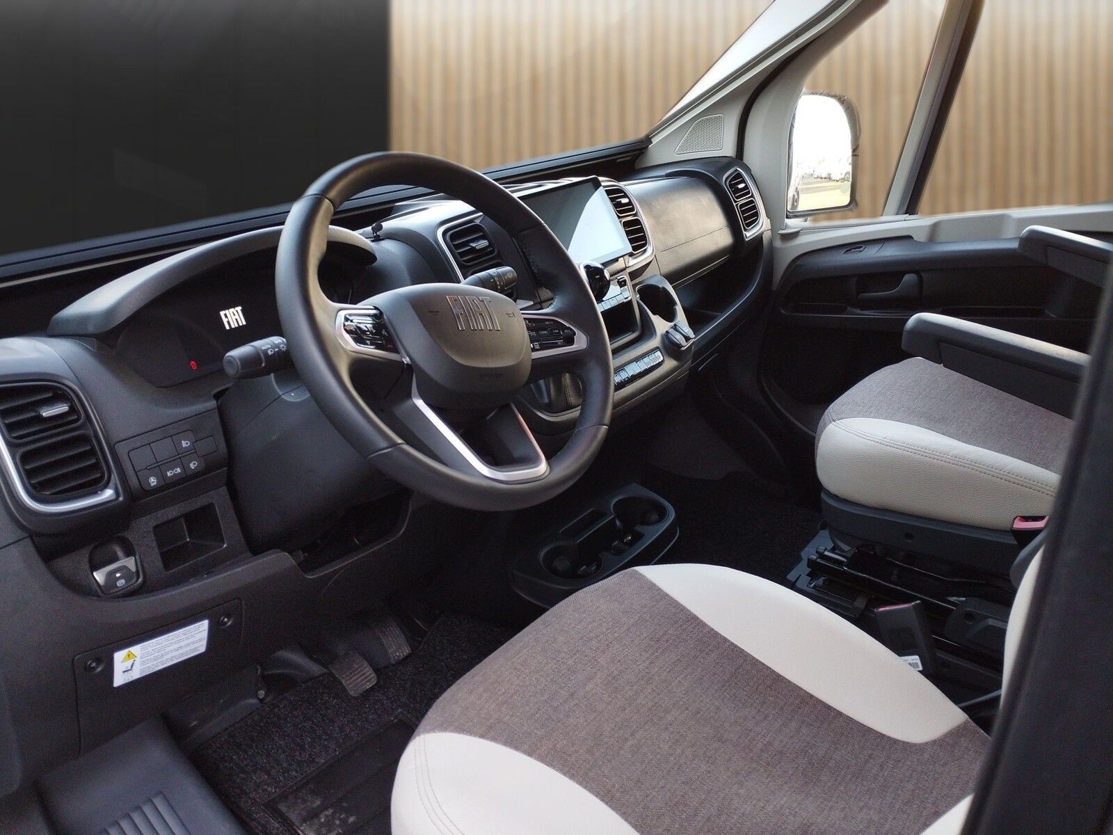 Fahrzeugabbildung Eura Mobil Van V 635 EB Automatik, 180 PS, Fahrassistenz