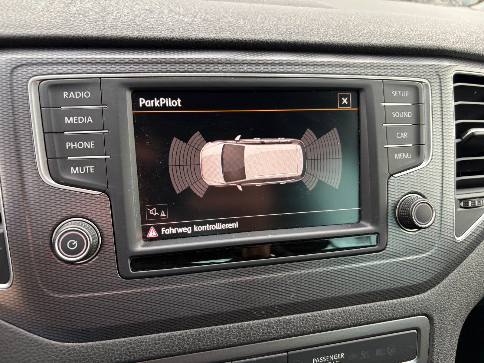 Fahrzeugabbildung Volkswagen Golf Sportsvan VII 1.6 TDI Xenon AHK LOUNGE 2.HD