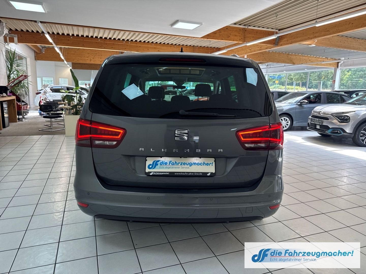 Fahrzeugabbildung SEAT Alhambra Xcellence 7-Sitzer AD AHK-klappbar Memo