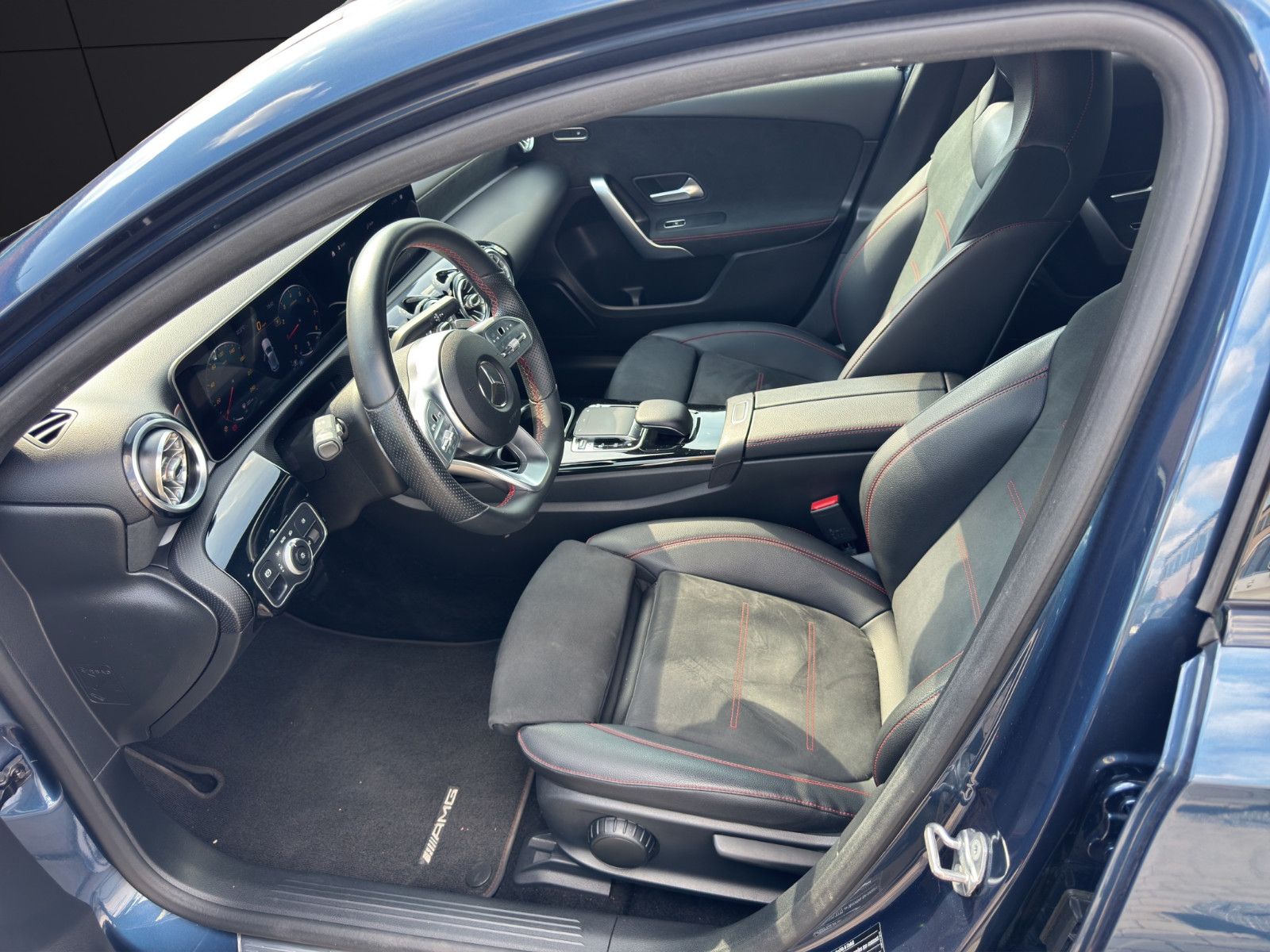 Fahrzeugabbildung Mercedes-Benz A 200 AMG Line LED*Navi*Keyless*Cam
