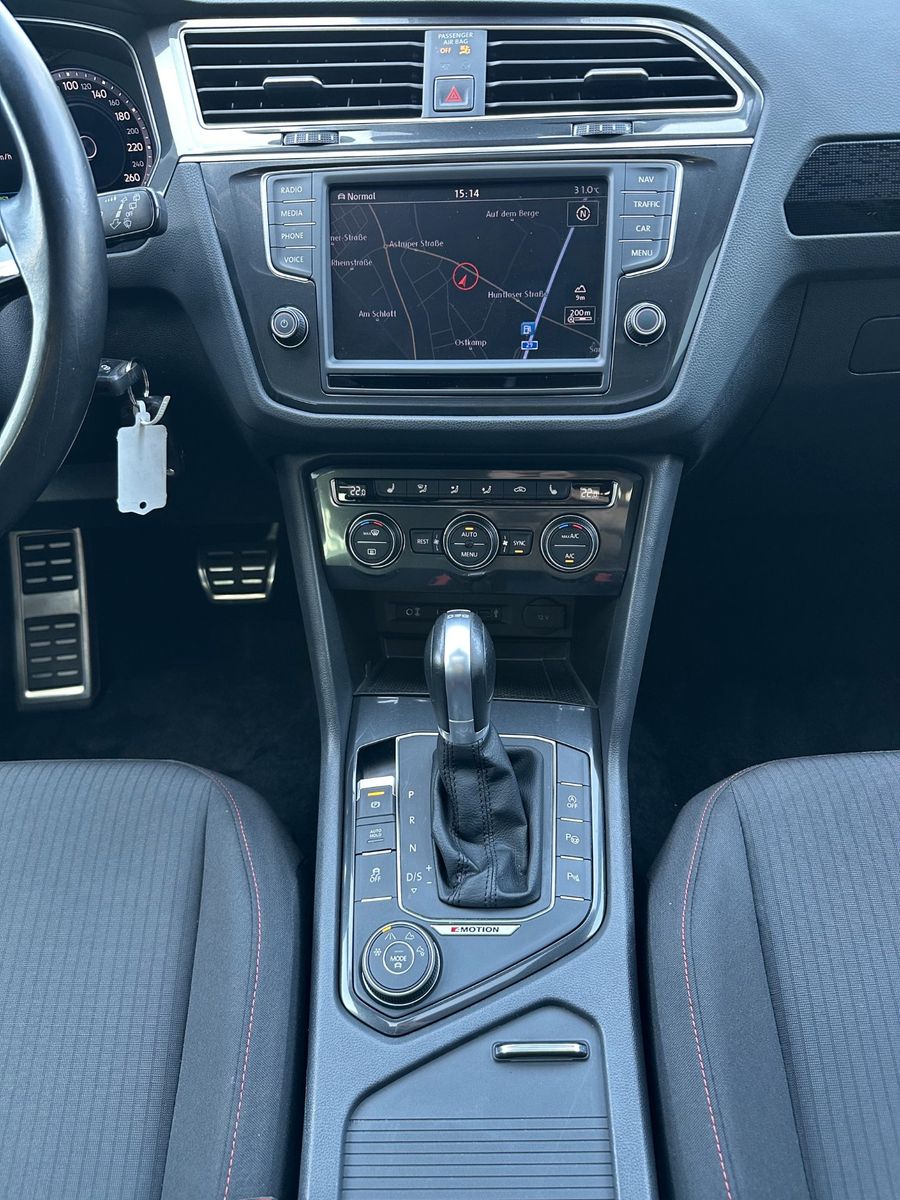 Fahrzeugabbildung Volkswagen Tiguan 2.0 TDI DSG 4M Sound NAV+LED+AHK+PANORAMA