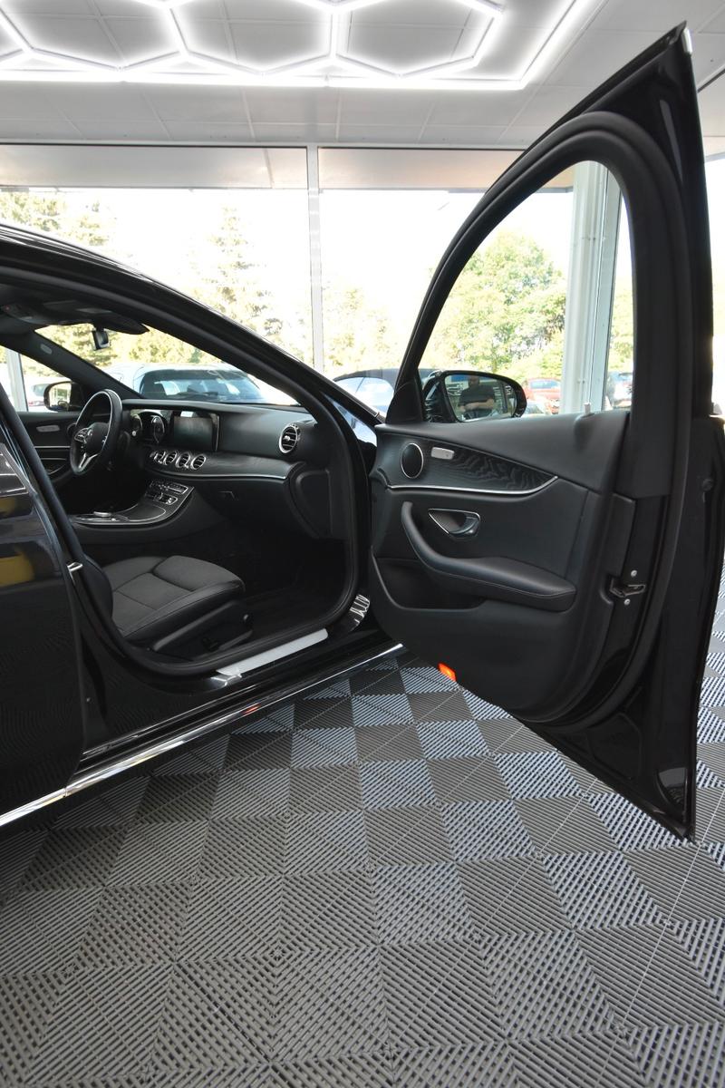 Mercedes-Benz E220d T-Modell LED SHZ RFK Glasdach Sportstyle