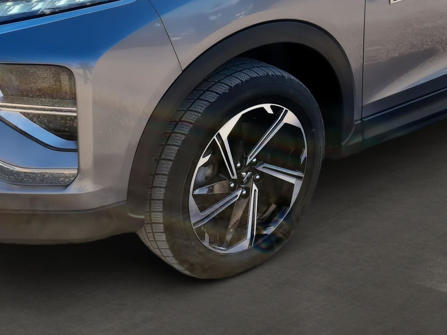 Fahrzeugabbildung Mitsubishi Eclipse Cross Basis 2.4 PHEV 4WD ALLWETTER+KAMER