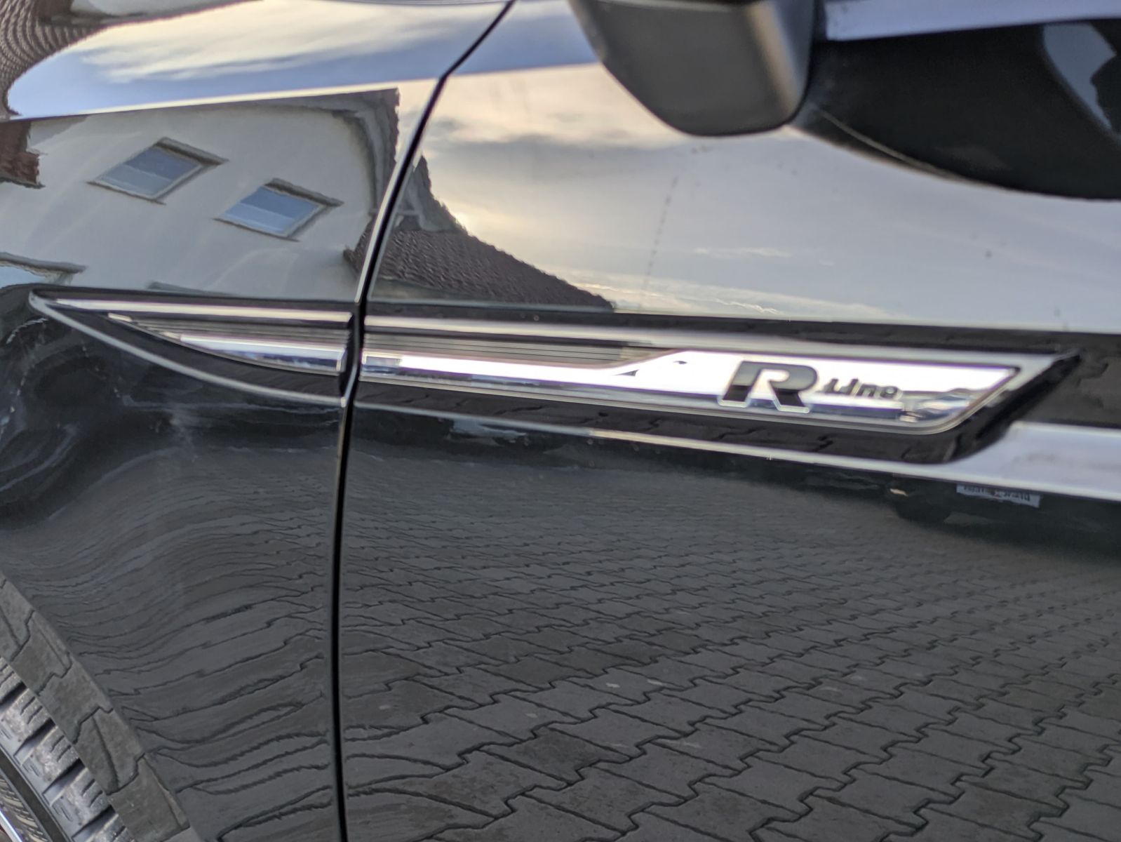 Fahrzeugabbildung Volkswagen Touran 2.0 DSG R-Line High. Pano 7-Si IQ.Dri AHK