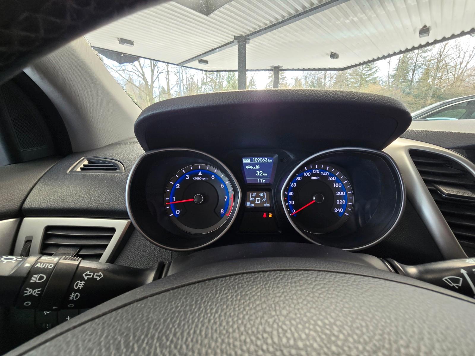 Hyundai i30 Kombi 1.6 GDi blue Passion Automatik Park/LM