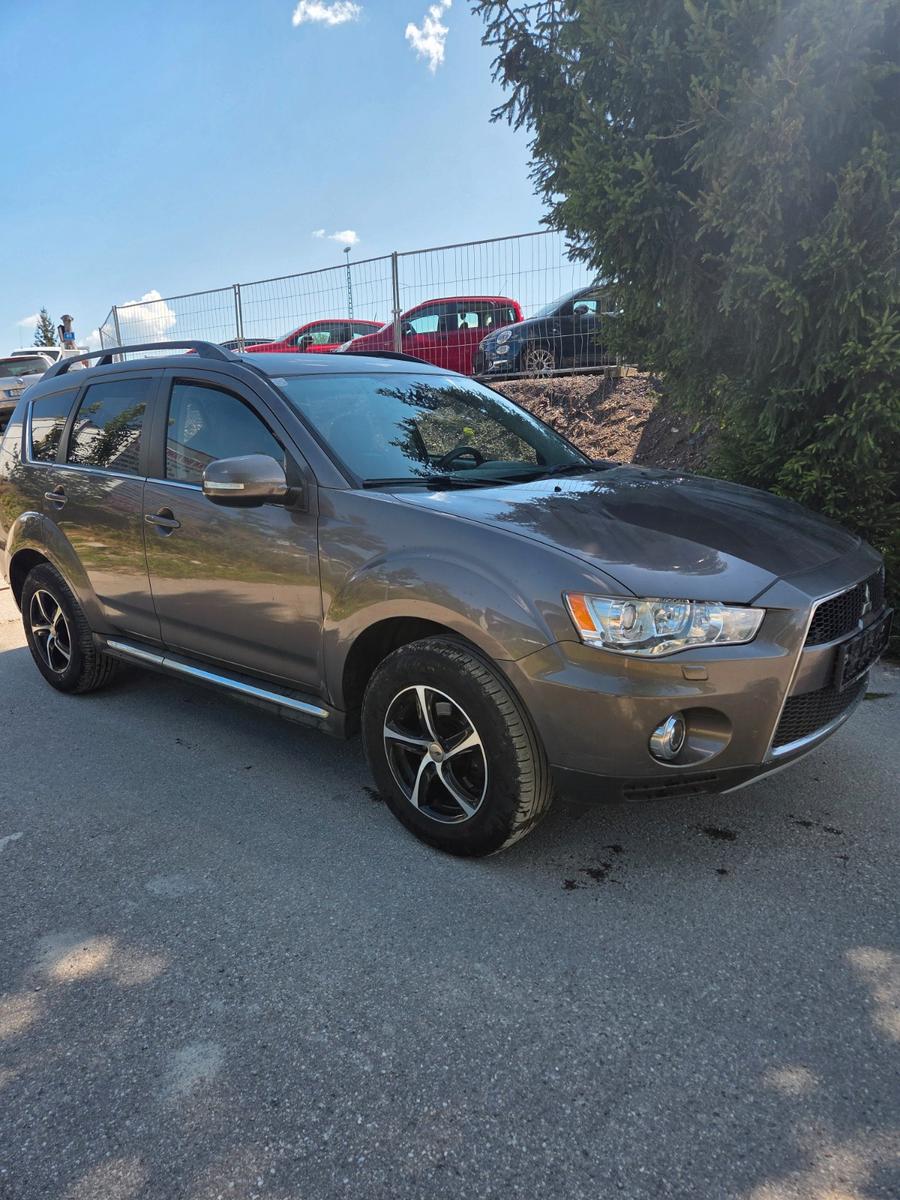 Mitsubishi Outlander Invite 4WD