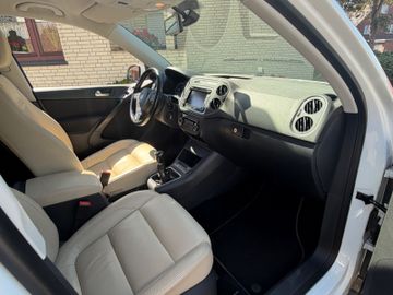 Volkswagen Tiguan - 11
