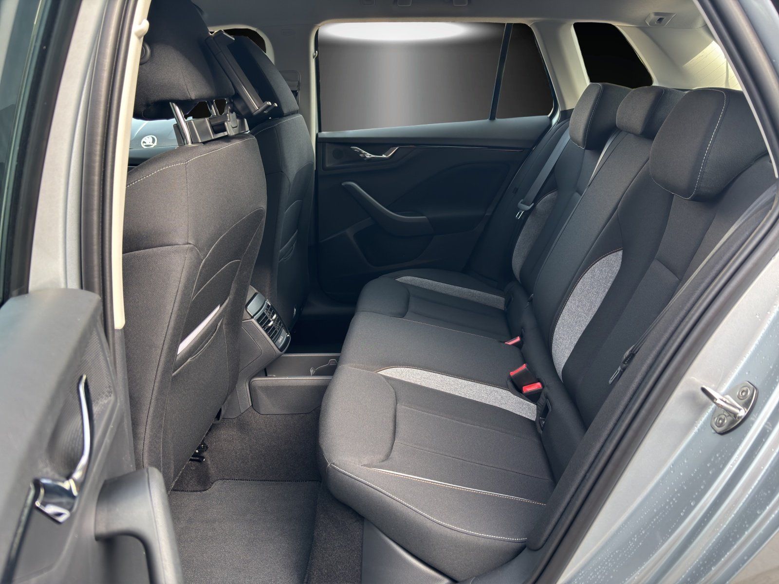 Fahrzeugabbildung SKODA Kamiq Tour 1,0 TSI 85 kW DSG