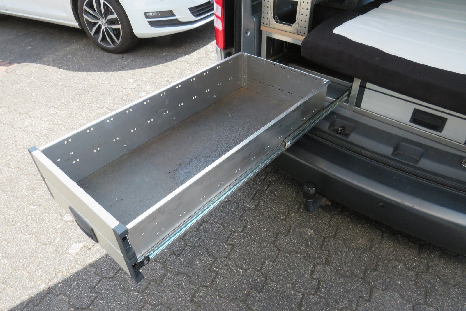 Fahrzeugabbildung Volkswagen Caddy TDI WoMo KLIMA GRA AHK NAVI