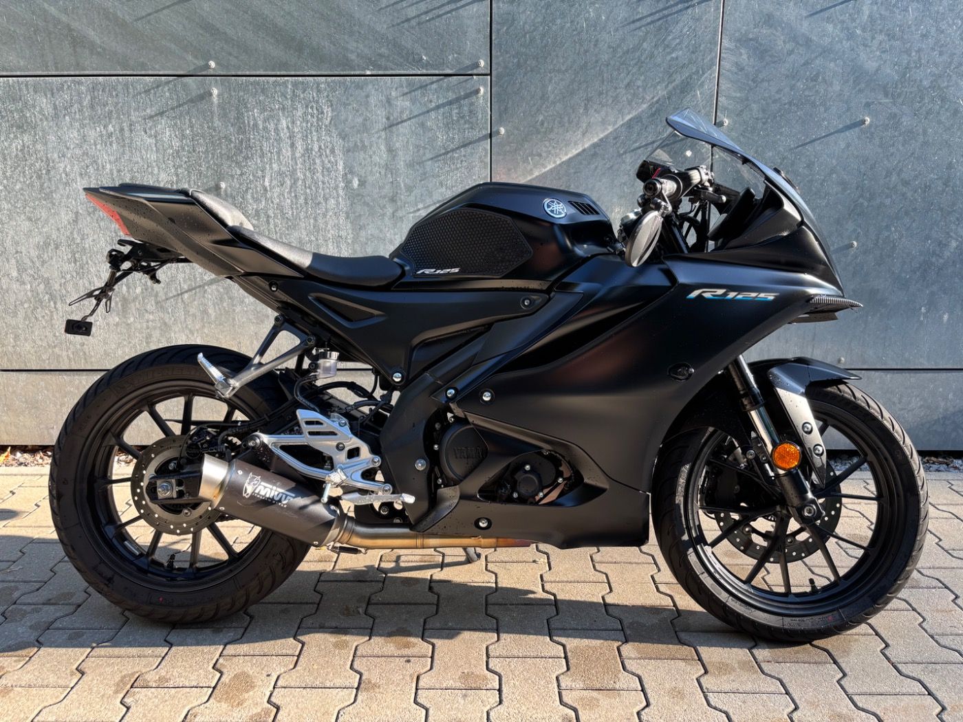 Fahrzeugabbildung Yamaha YZF-R125 viel Zubehör MIVV Endschalldämpfer