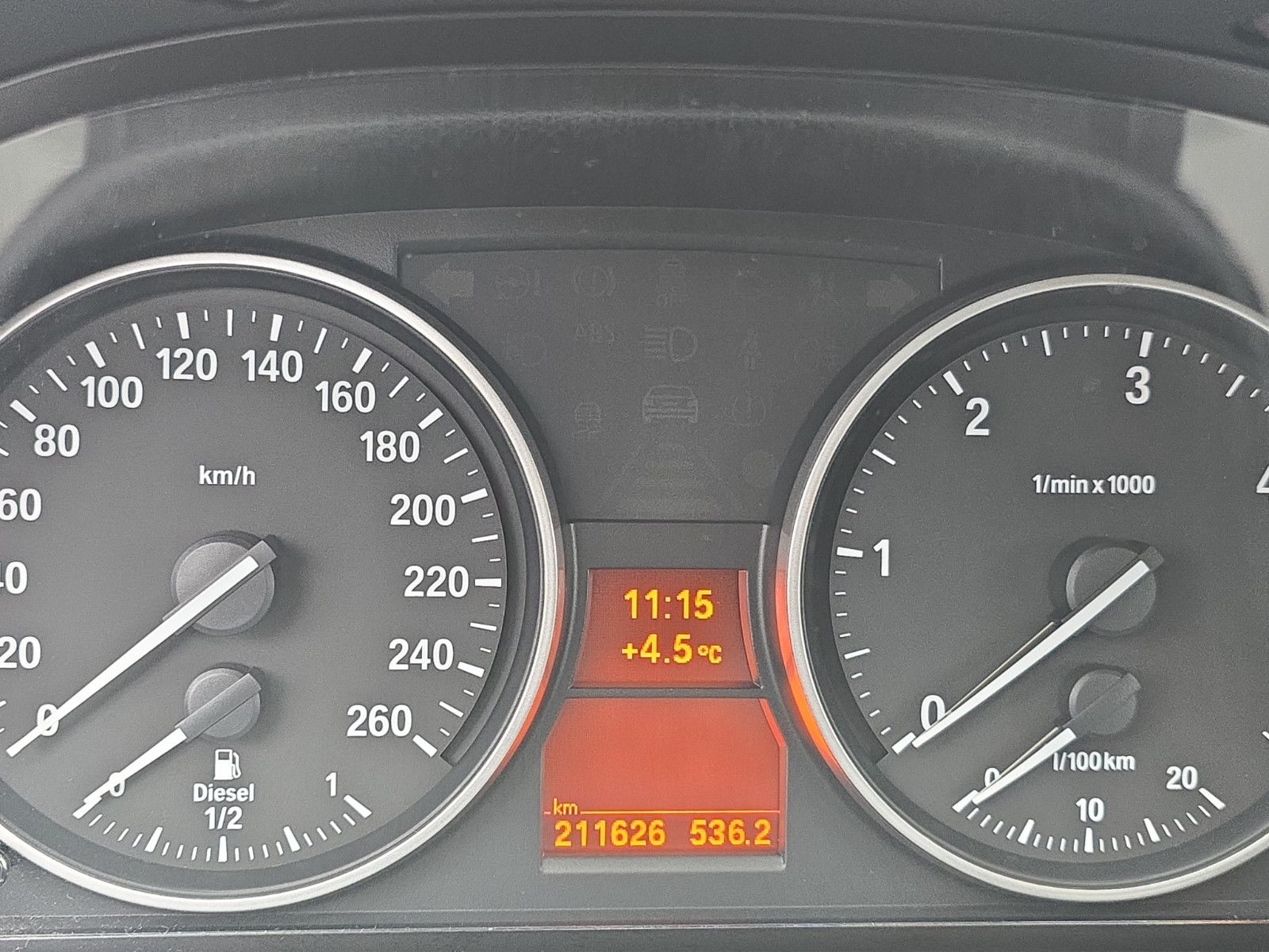 Fahrzeugabbildung BMW 325 DIESEL + NAVIGATION + TEMPOMAT + SITZHEIZUNG