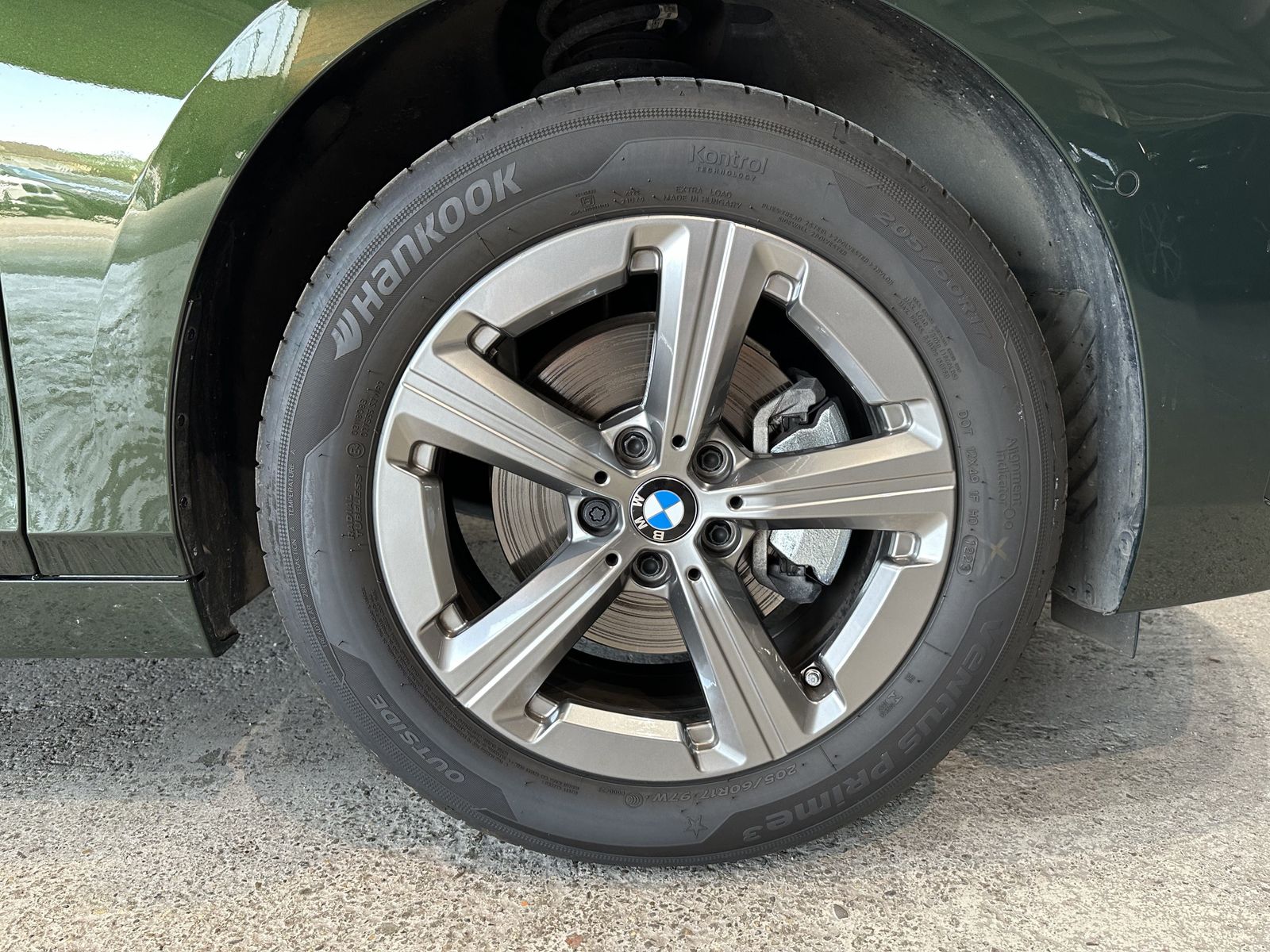 Fahrzeugabbildung BMW 220i Aktivsitz Head-Up AHK