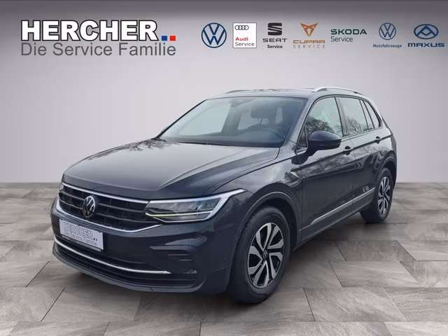 Volkswagen Tiguan 2,0 TDI DSG Active AHK Navi Rear View